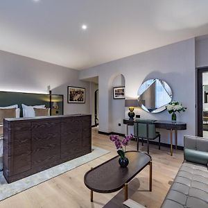 Suite met een Slaapkamer en een King Size Bed